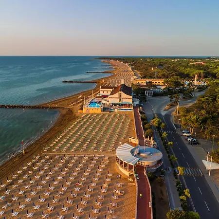 Sunny Terraced In Lignano アパート